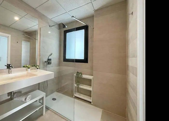 Holidays2torremolinos Pool, 300 Mts From *