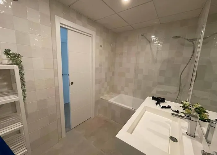 Holidays2torremolinos Pool, 300 Mts From * Торремолинос